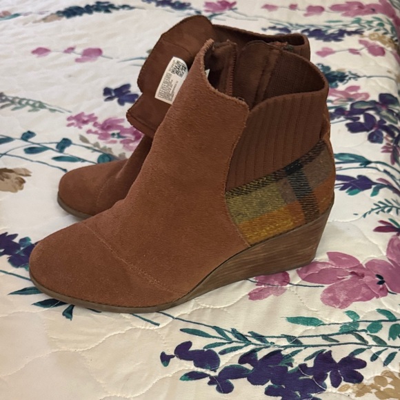 Toms Shoes - Toms Tan Suede Ankle Booties